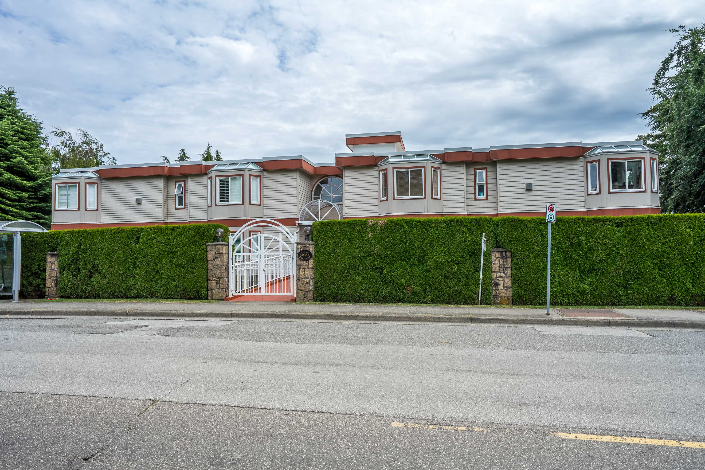 201 - 14934 Thrift Avenue, White Rock