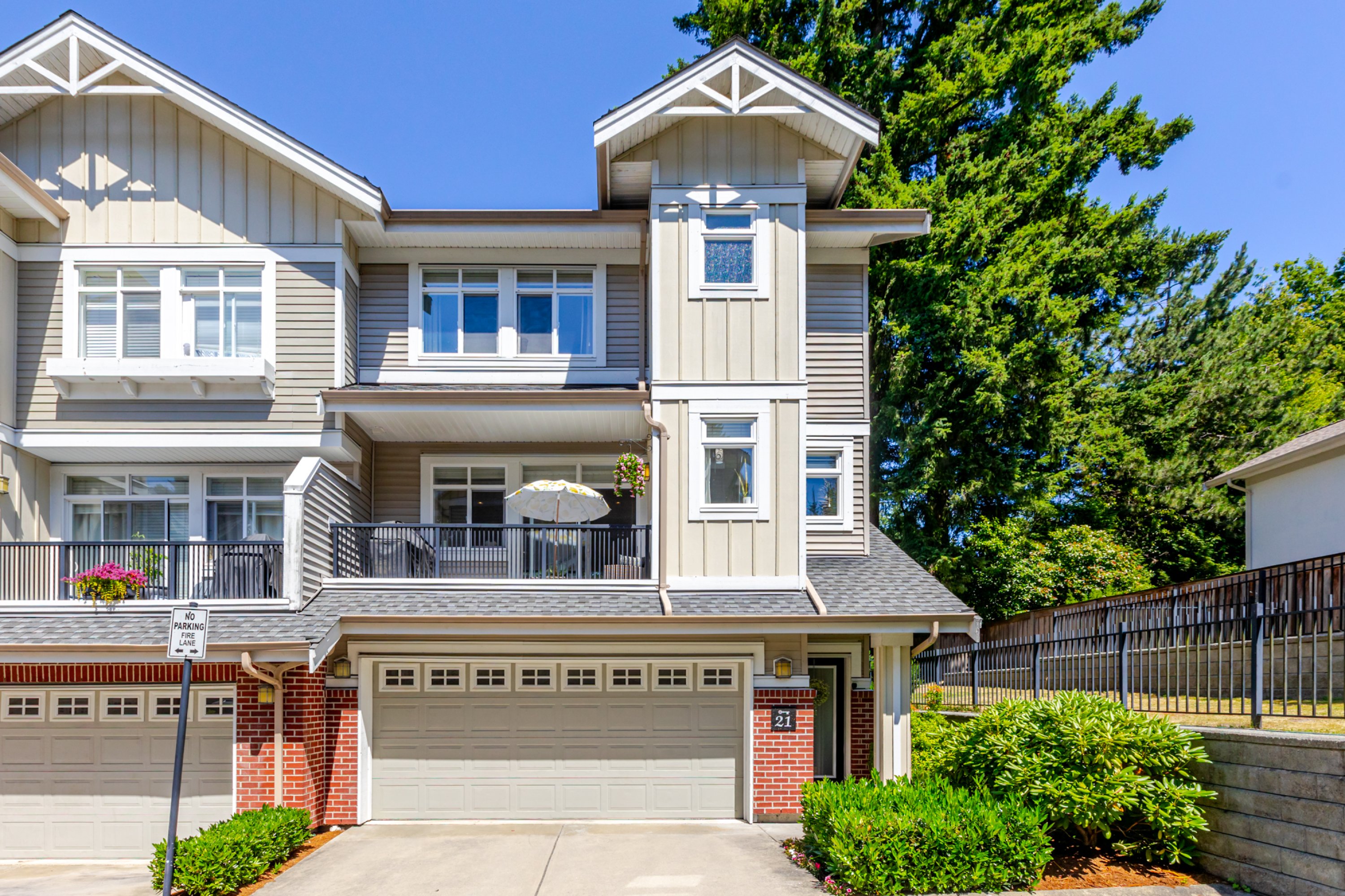 21 - 2925 King George Blvd, Surrey