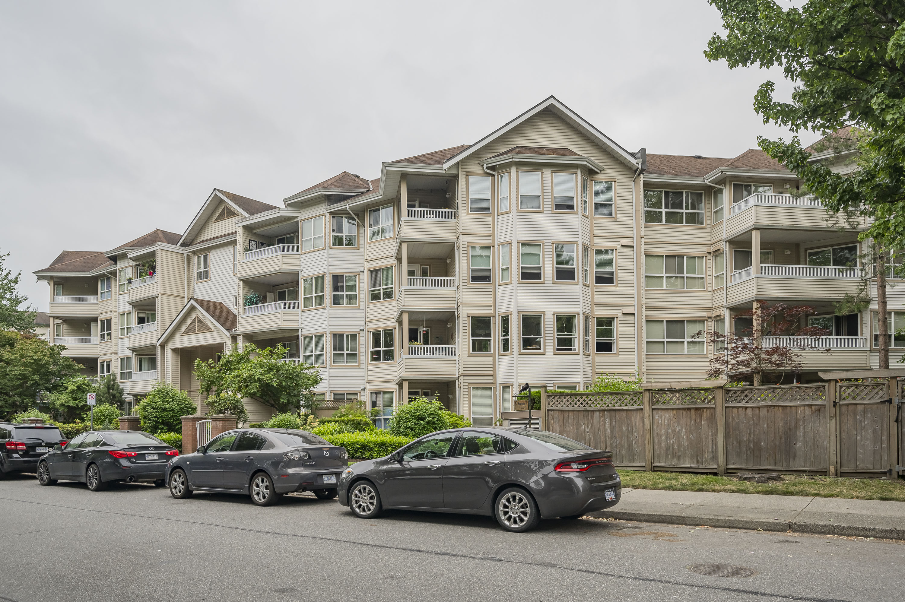 216 - 8139 121A Street, Surrey