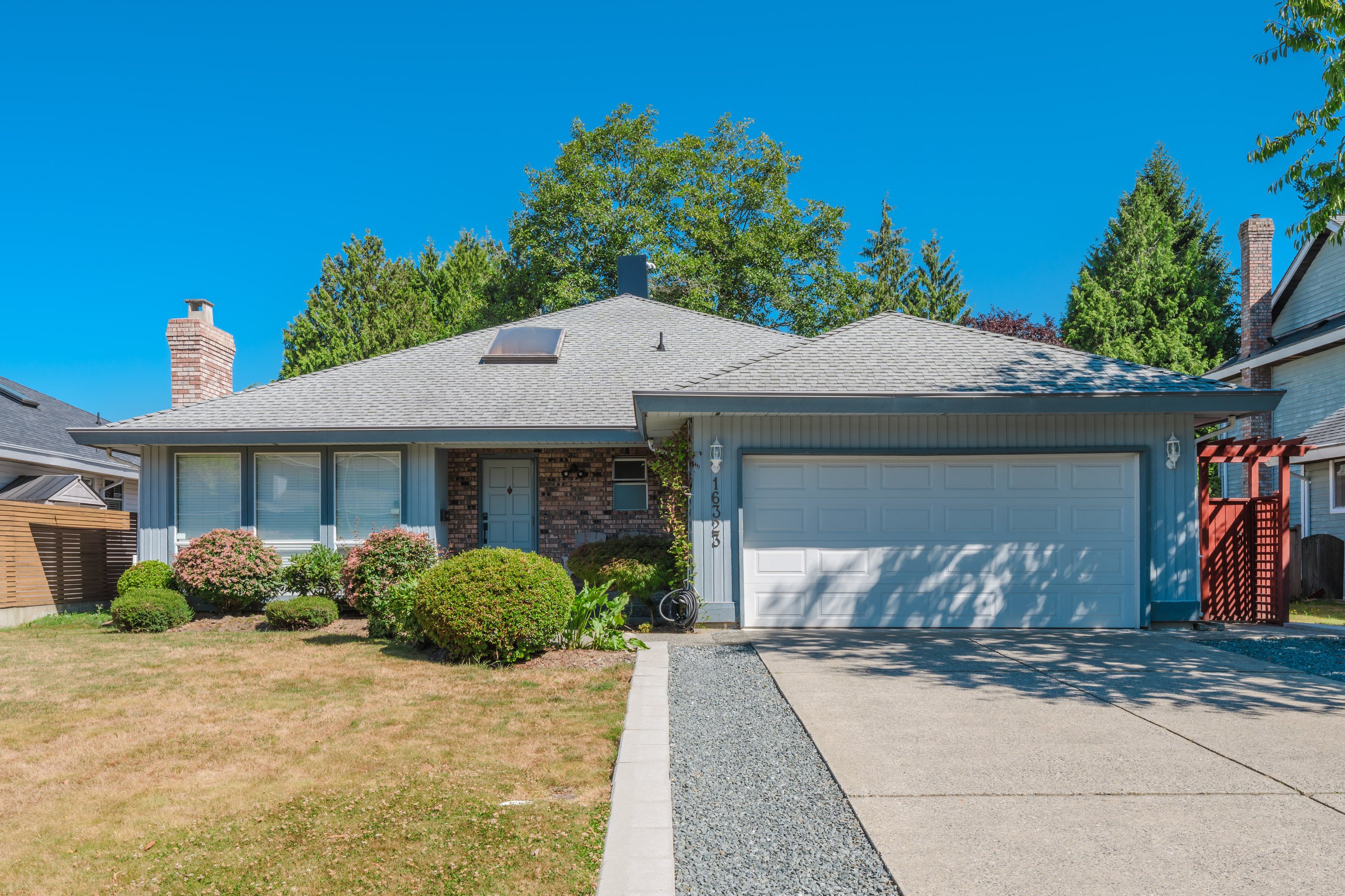 16323 Middleglen Close, Surrey