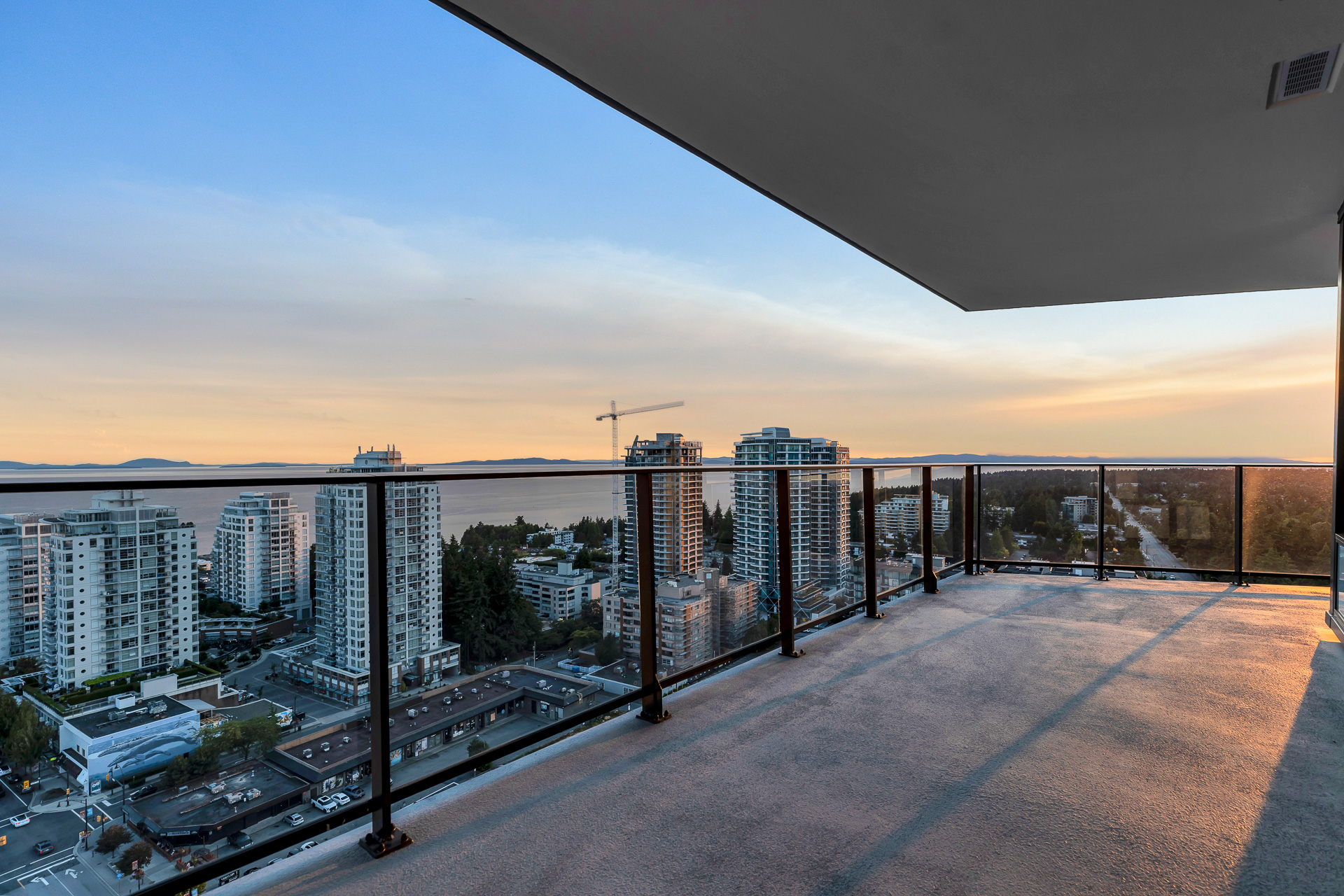 2205 - 1588 Johnston Road, White Rock