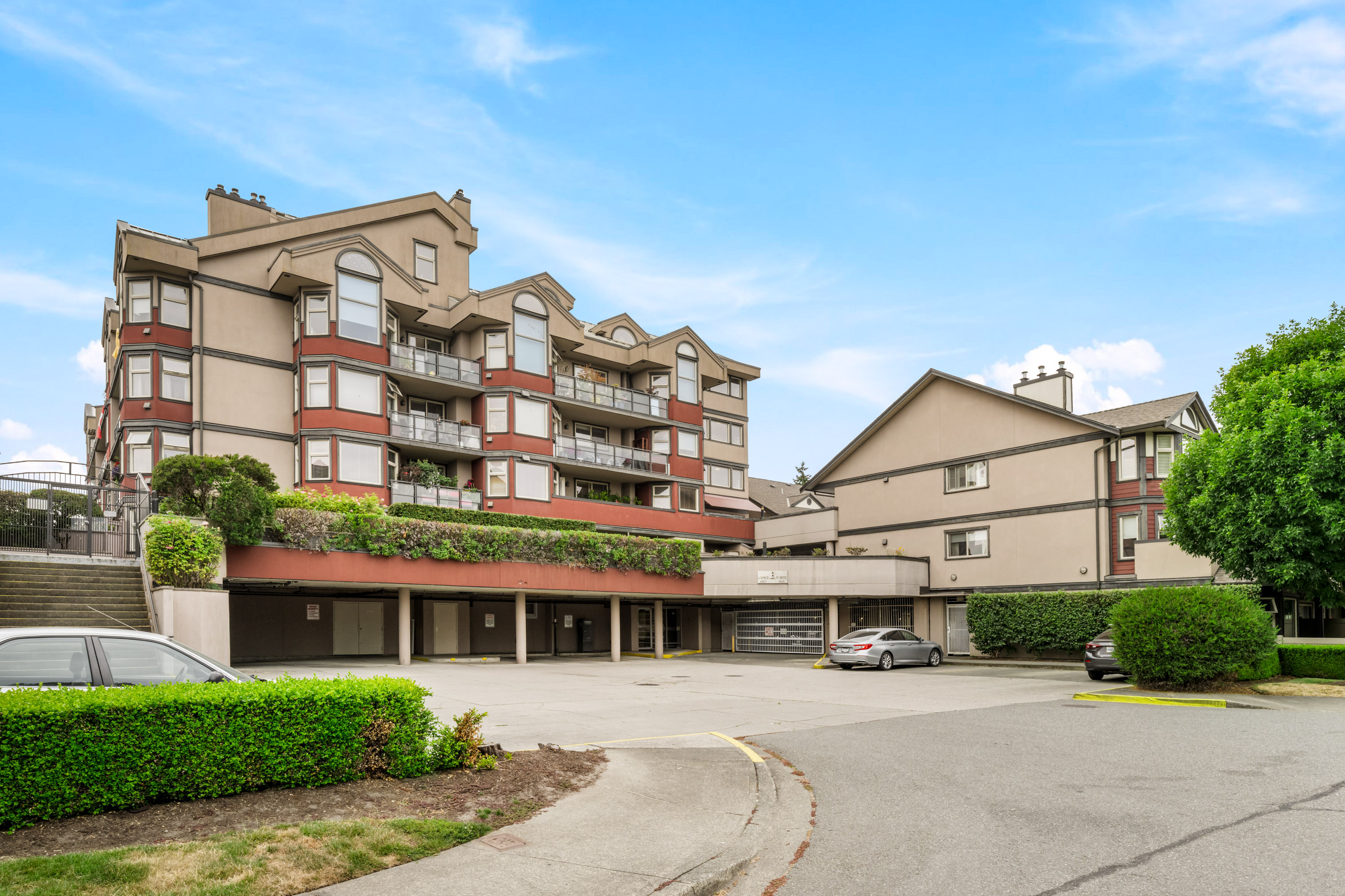 B401 - 4821 53 Street, Delta