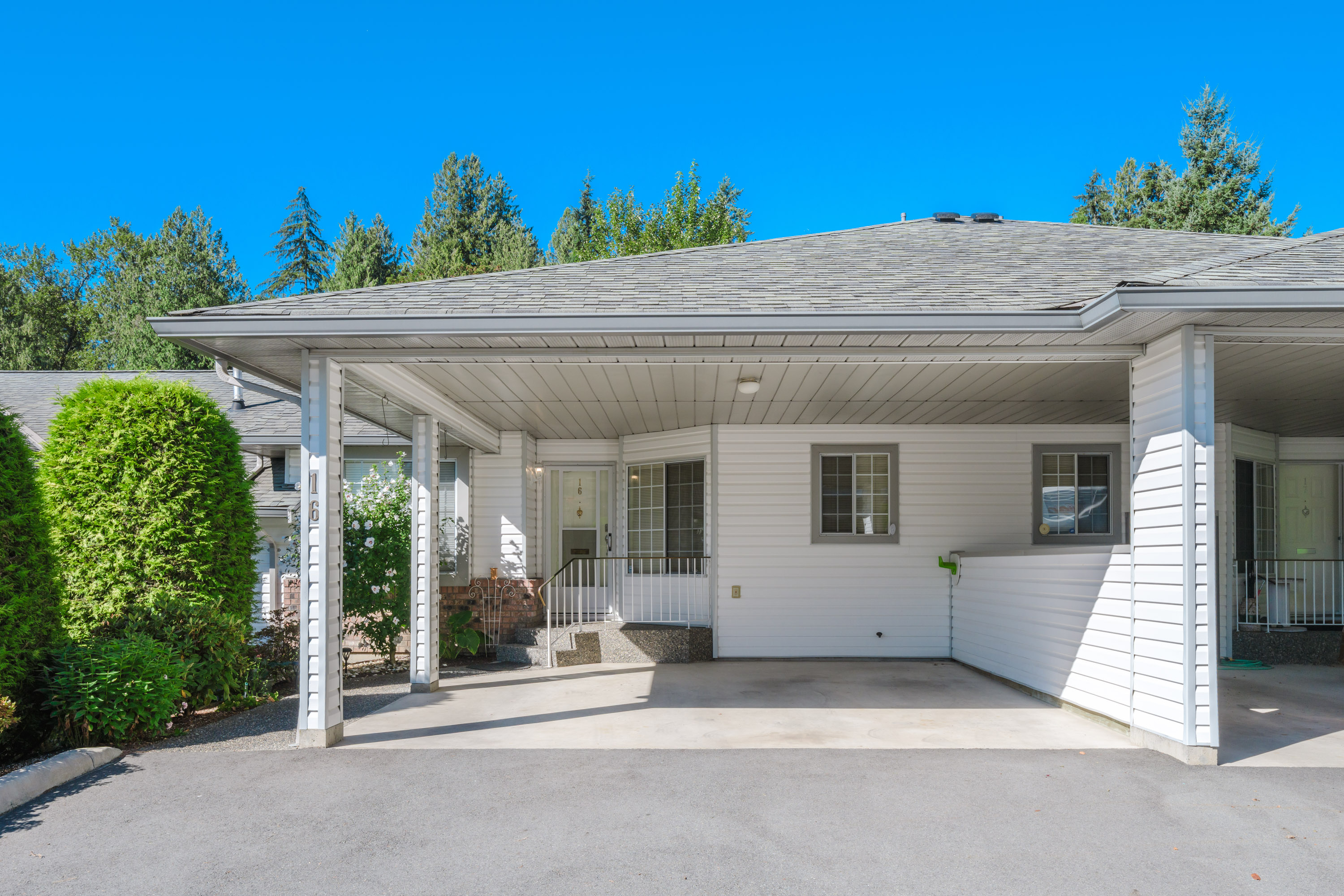 16 - 3351 Horn Street, Abbotsford