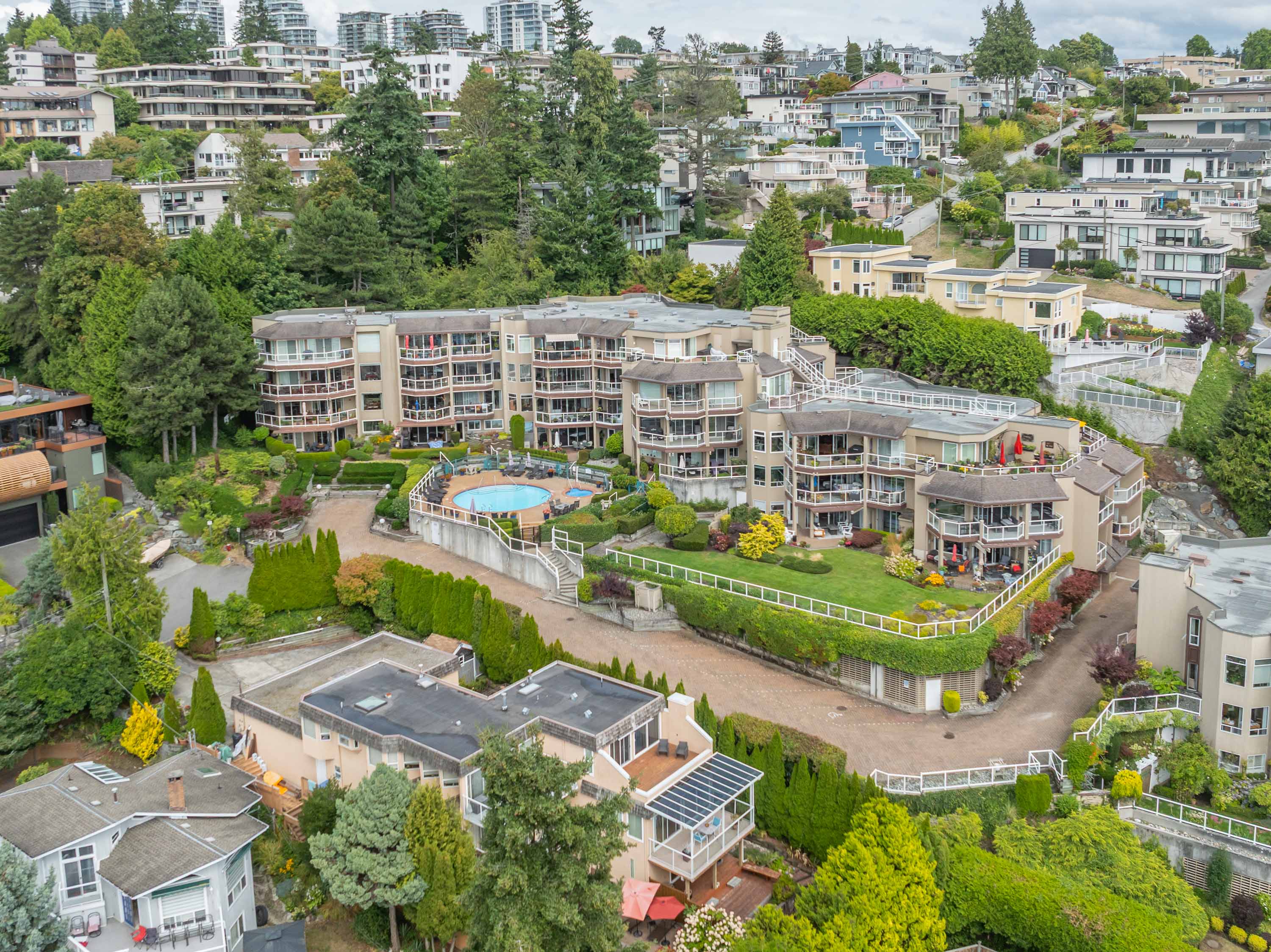 402 - 15025 Victoria Avenue, White Rock
