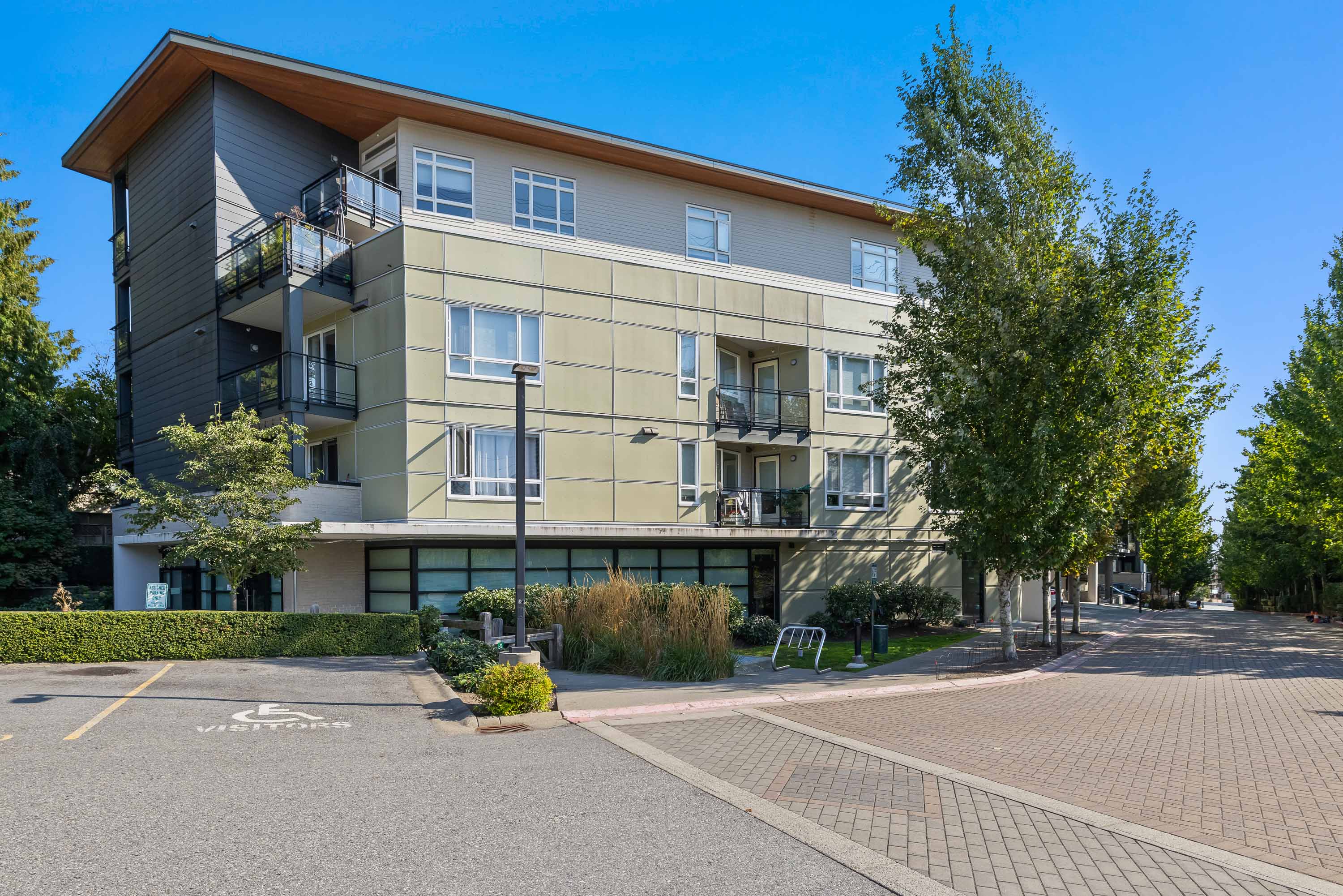 306 - 13919 Fraser Highway, Surrey