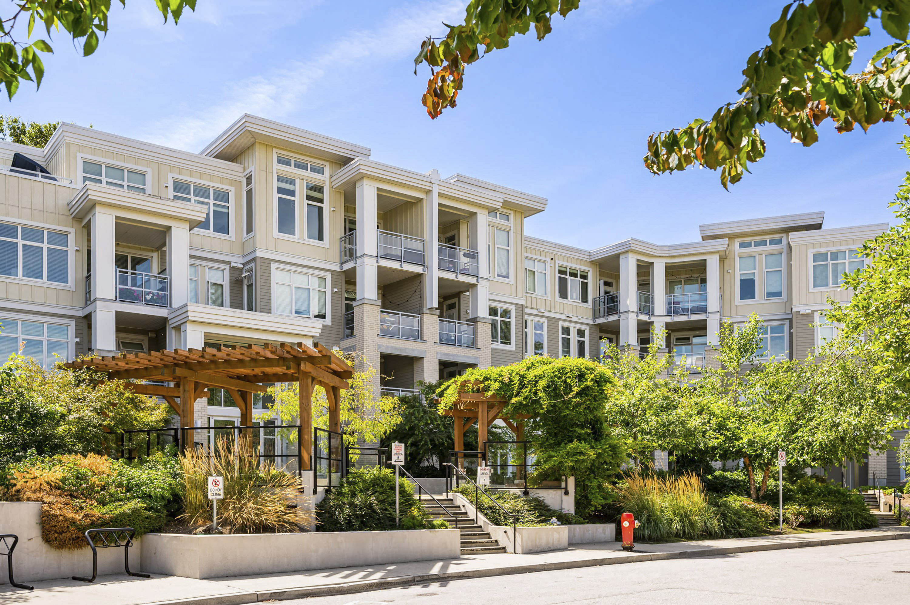 420 - 15436 31 Avenue, Surrey