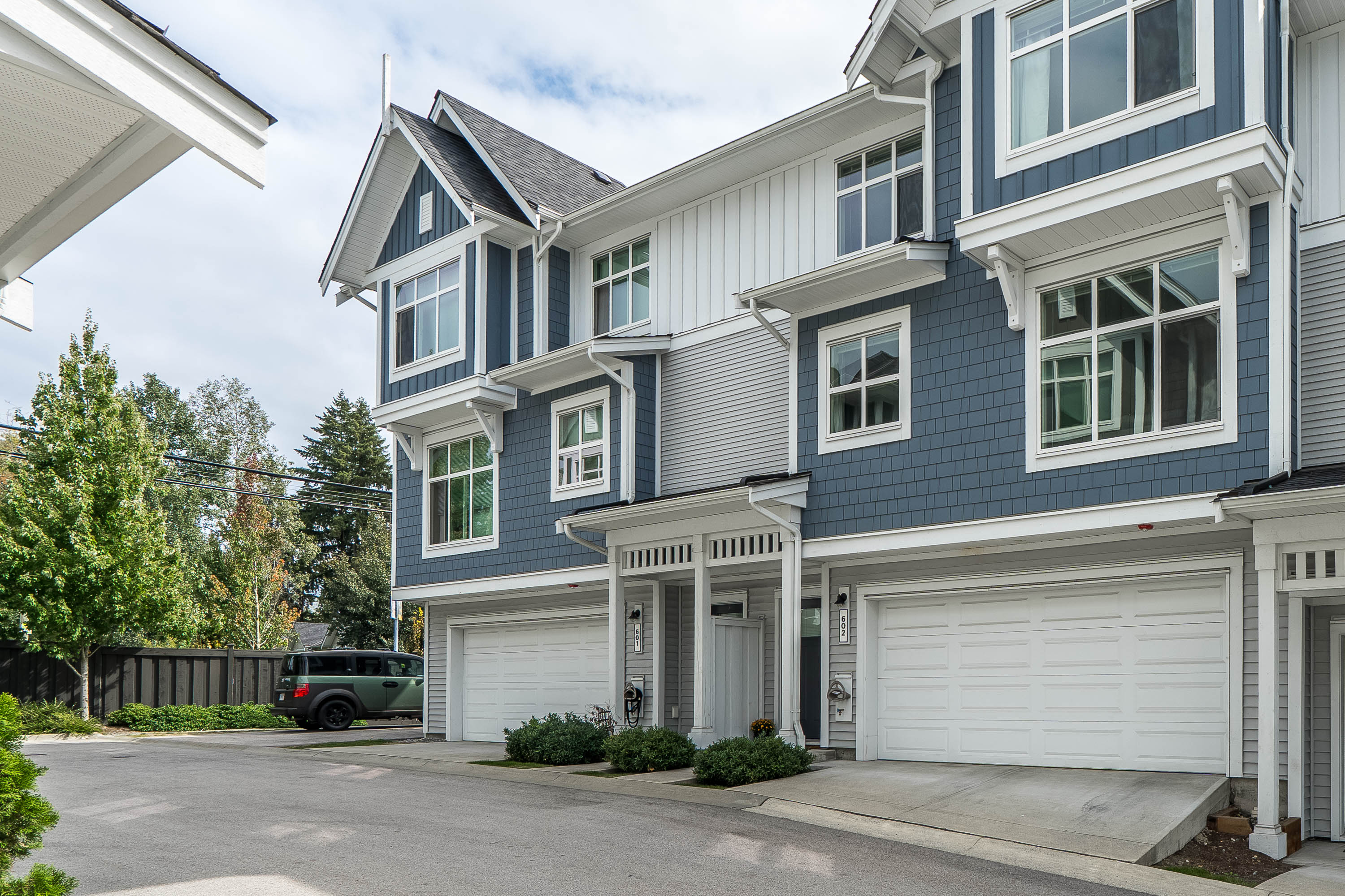 602 - 11295 Pazarena Place, Maple Ridge