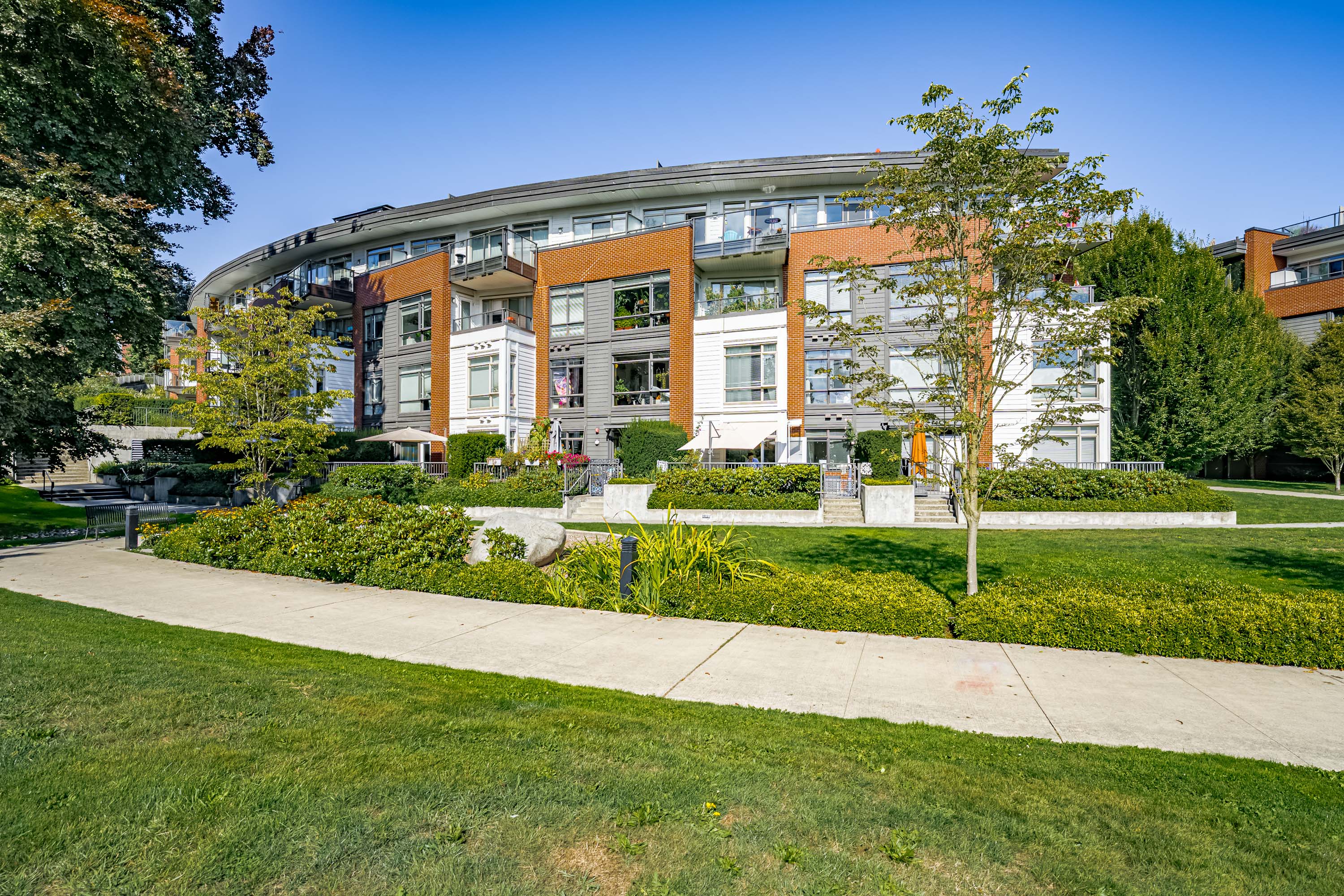 407 - 20 E Royal Avenue, New Westminster