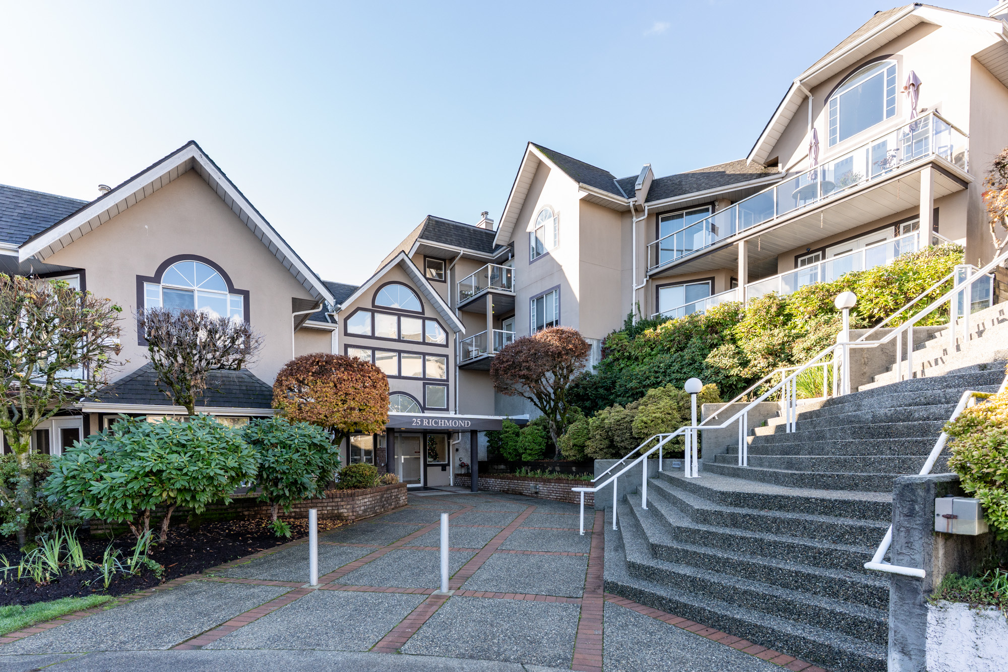 401 - 25 Richmond Street, New Westminster