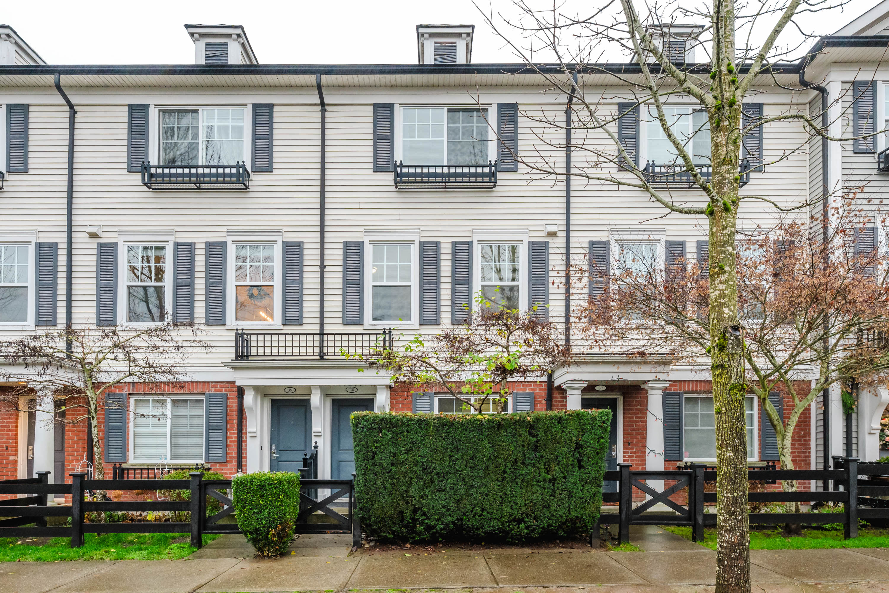 38 - 18983 72A Avenue, Surrey