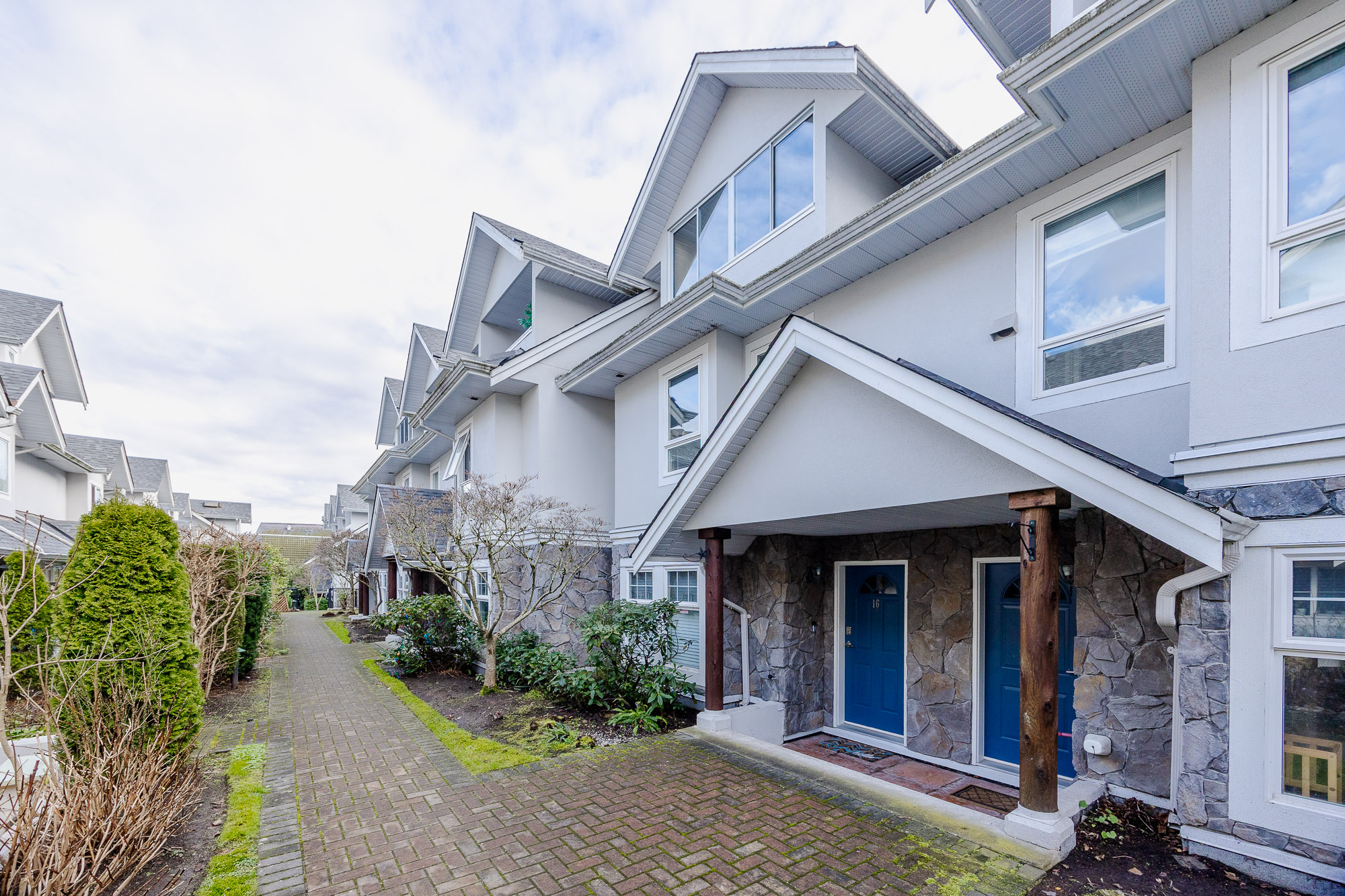 16 - 15432 16A Avenue, Surrey