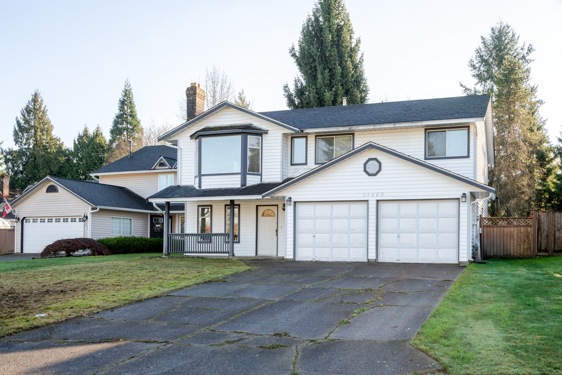 15688 93 Avenue, Surrey