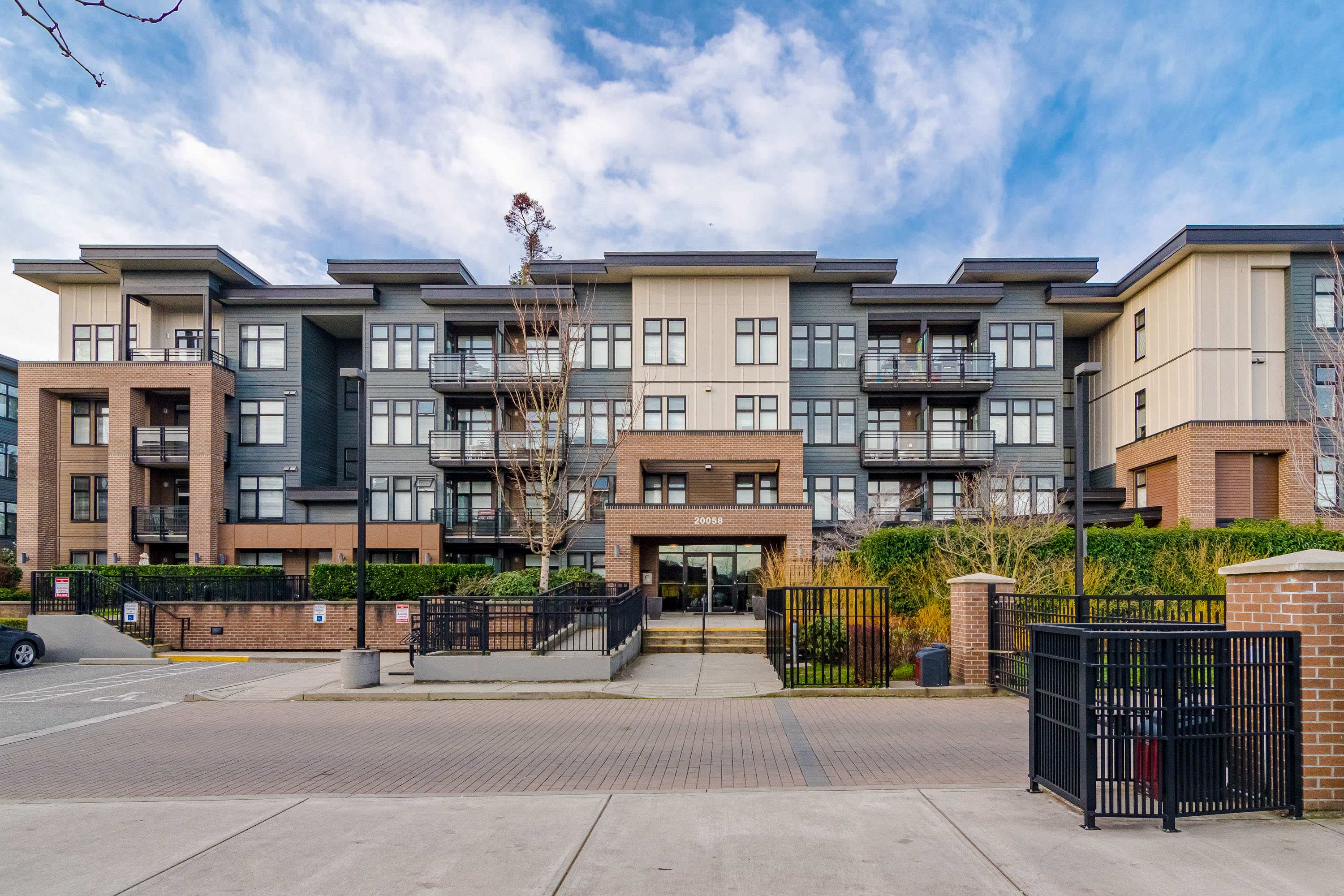 405 - 20058 Fraser Highway, Langley