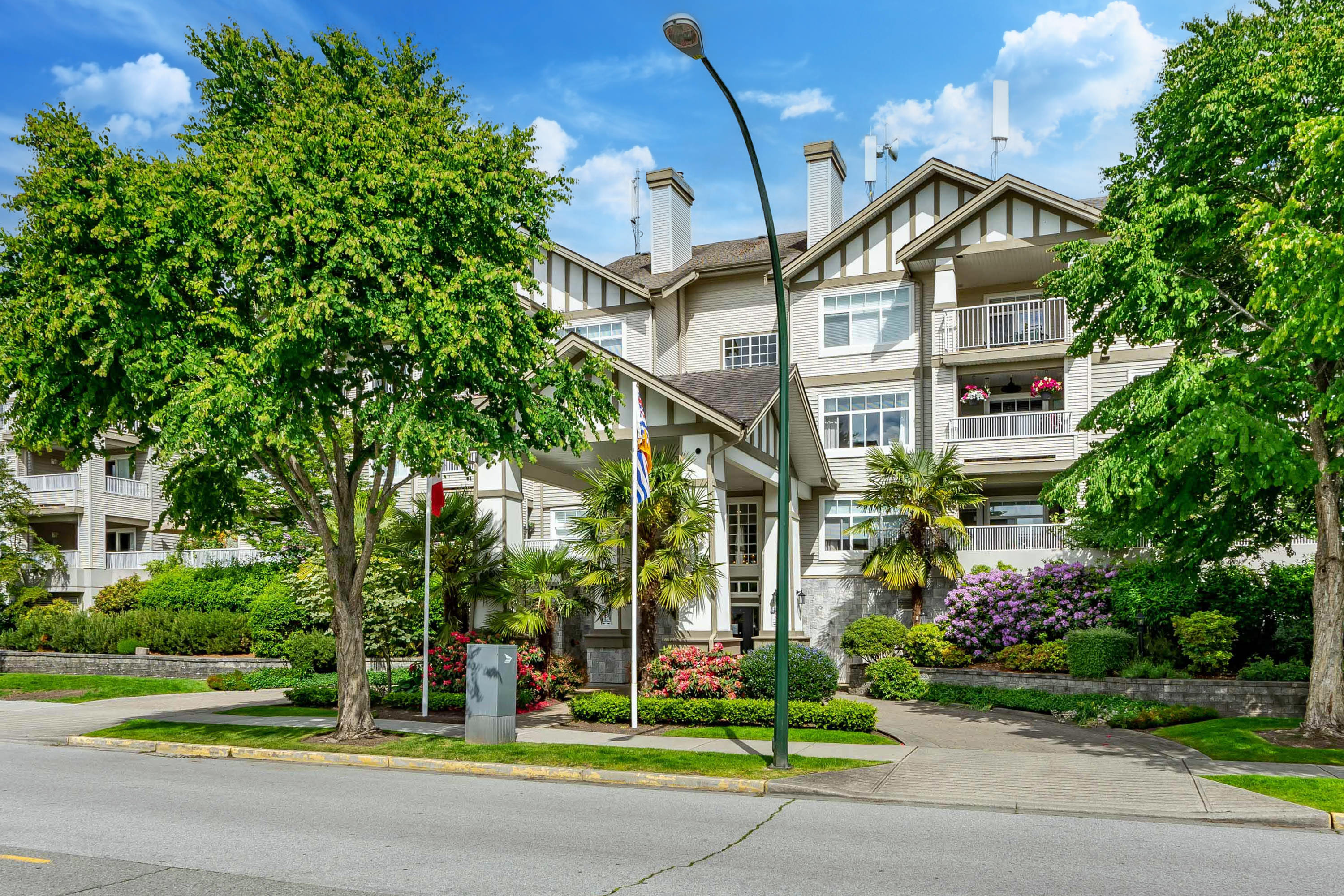 215 - 4770 52A Street, Delta
