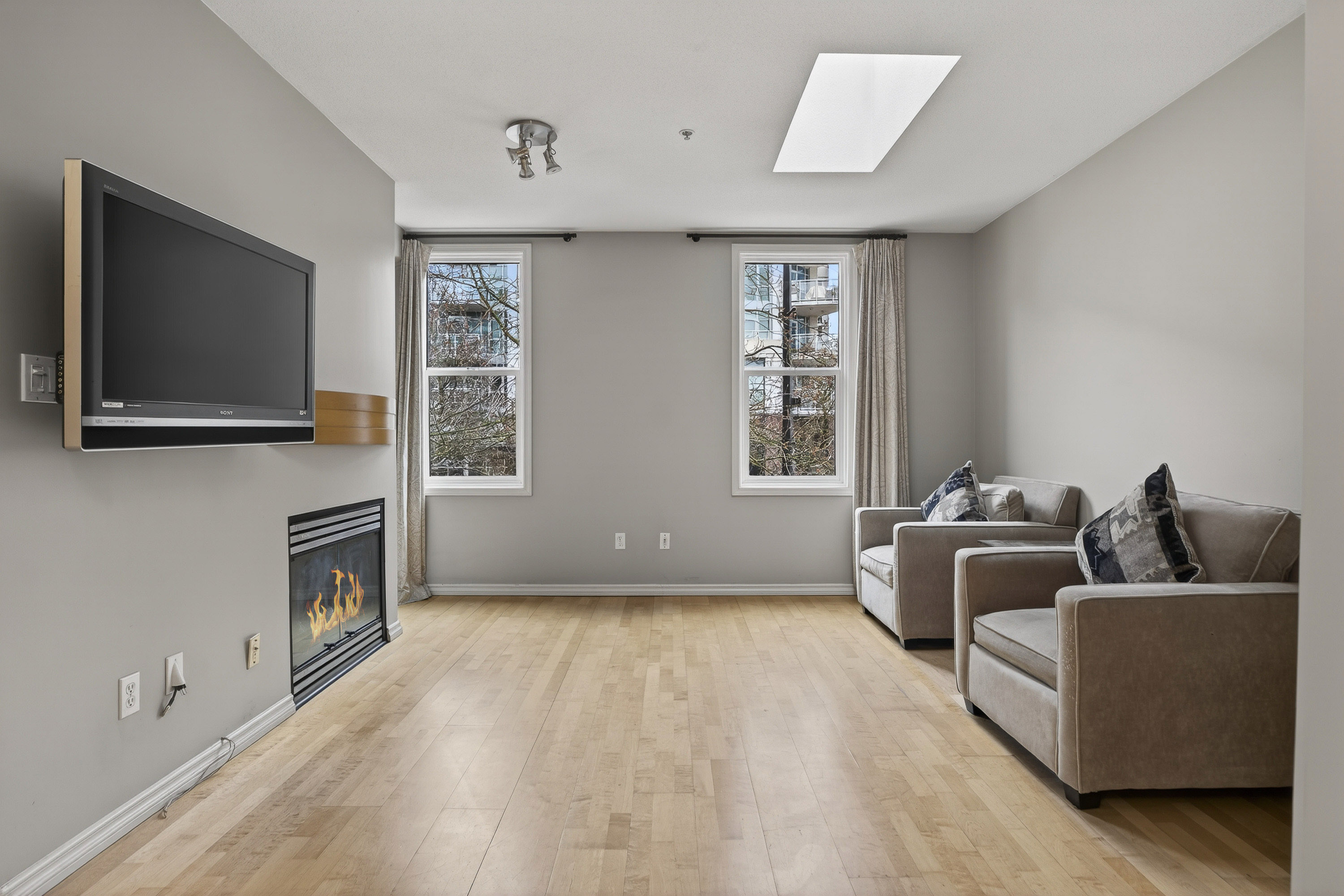 103 - 108 W Esplanade, North Vancouver