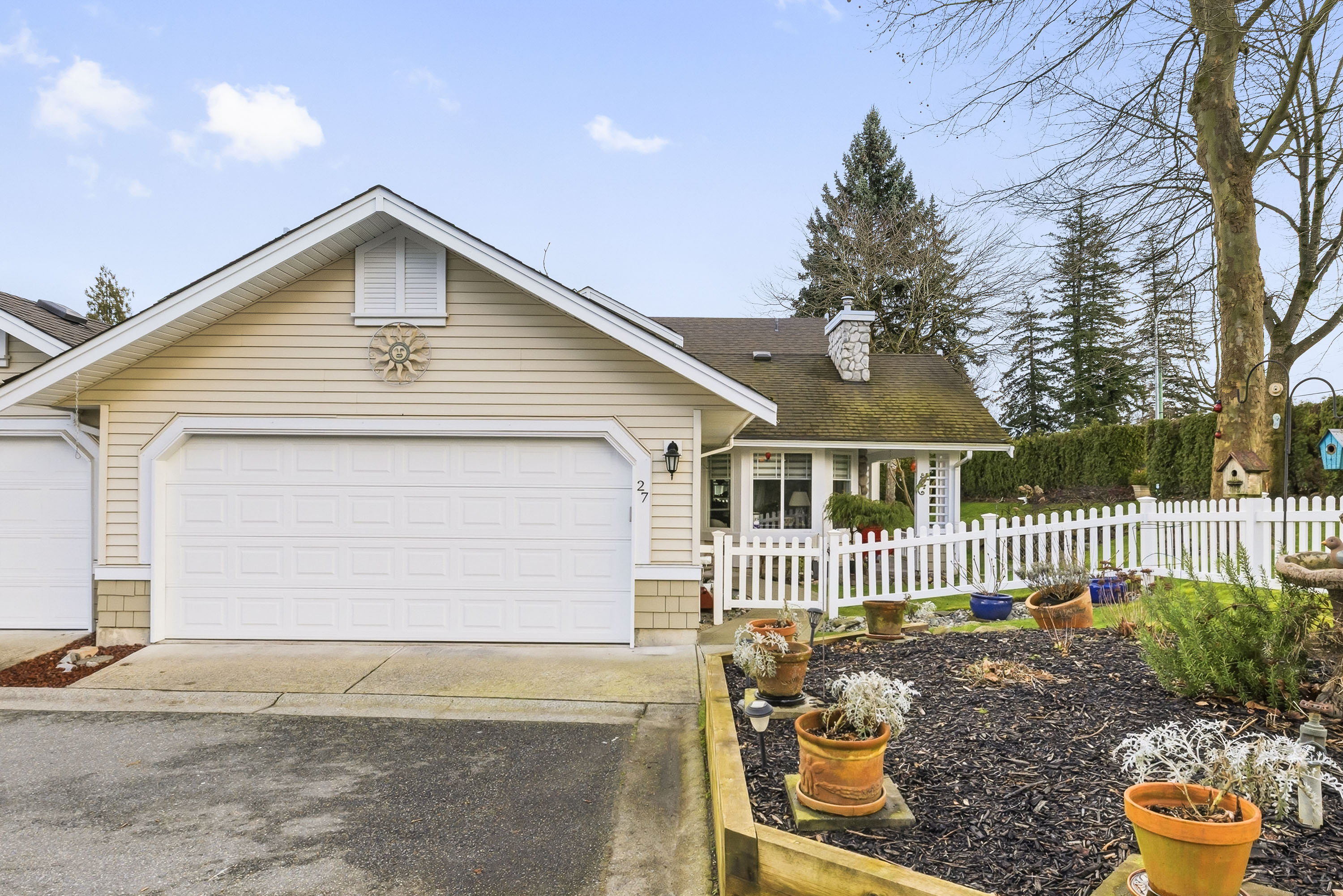 27 - 6488 168 Street, Surrey