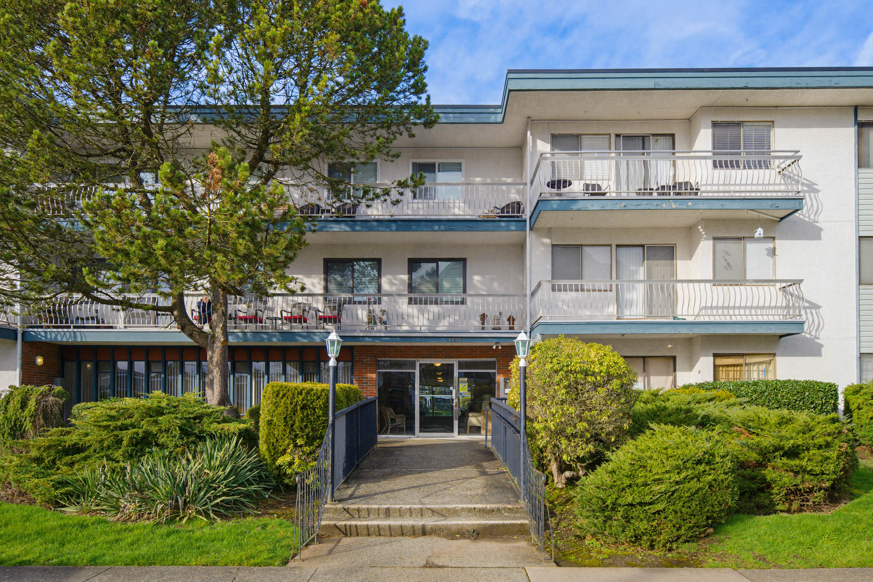 325 - 17707 57A Avenue, Surrey