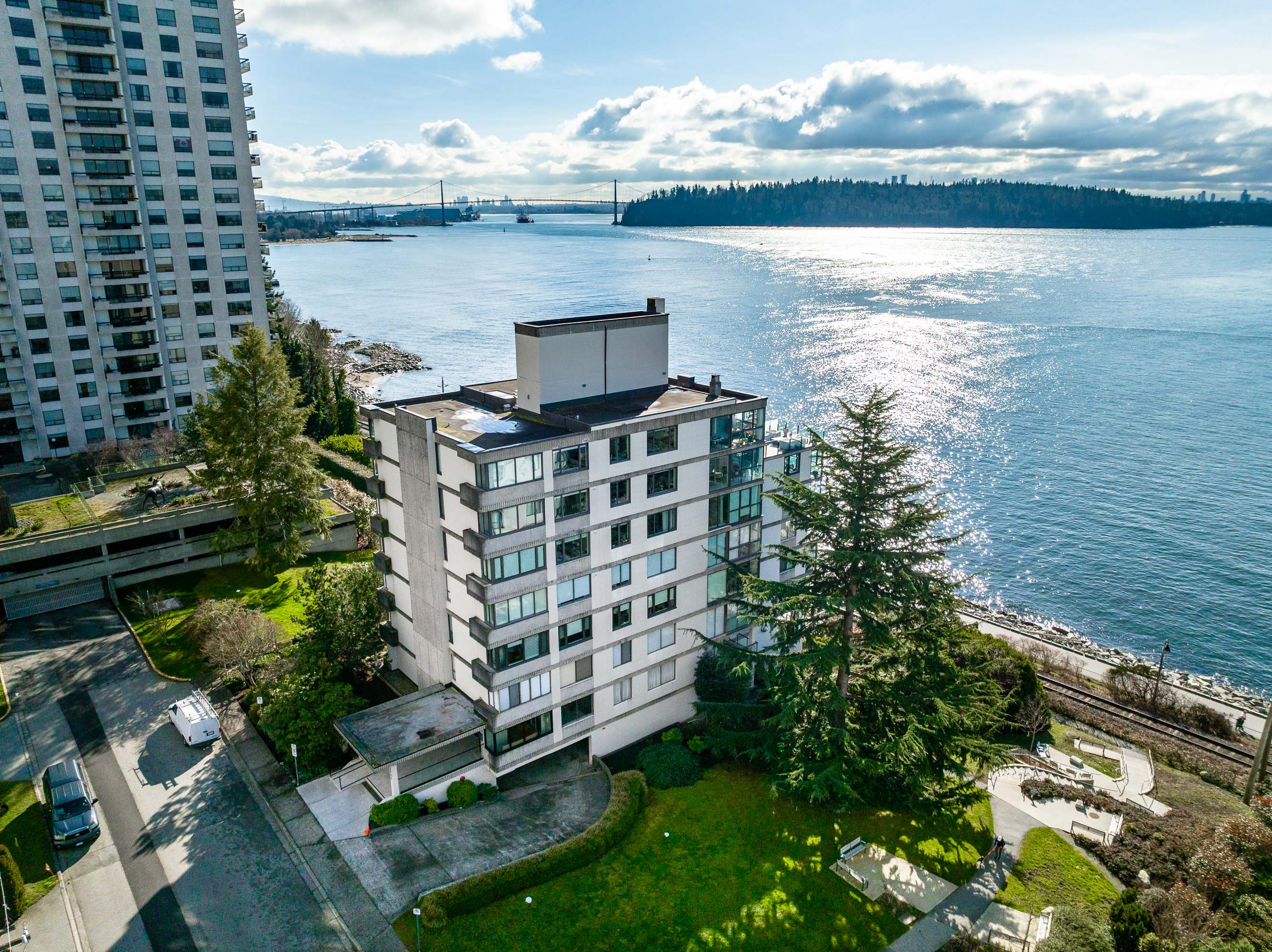 203 - 2090 Argyle Avenue, West Vancouver
