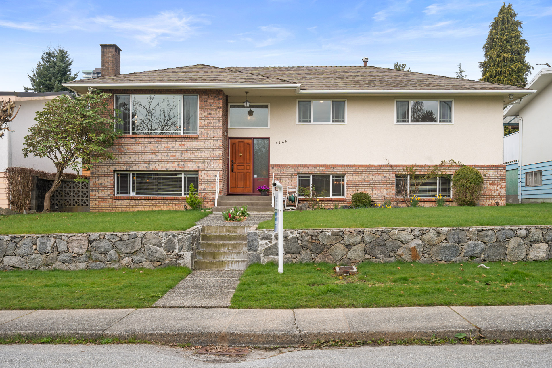 1743 Taralawn Court, Burnaby