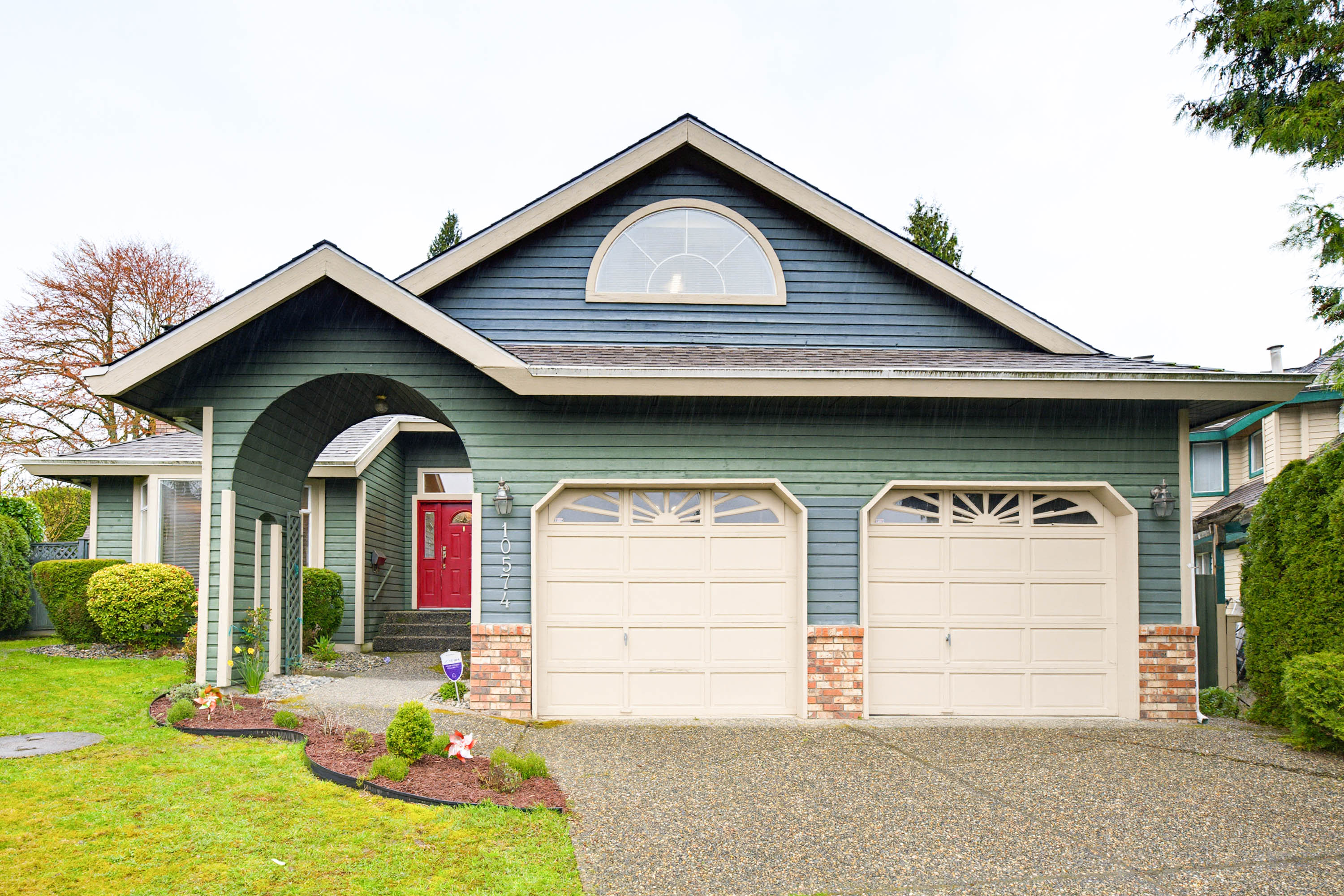 10574 Woodglen Close, Surrey