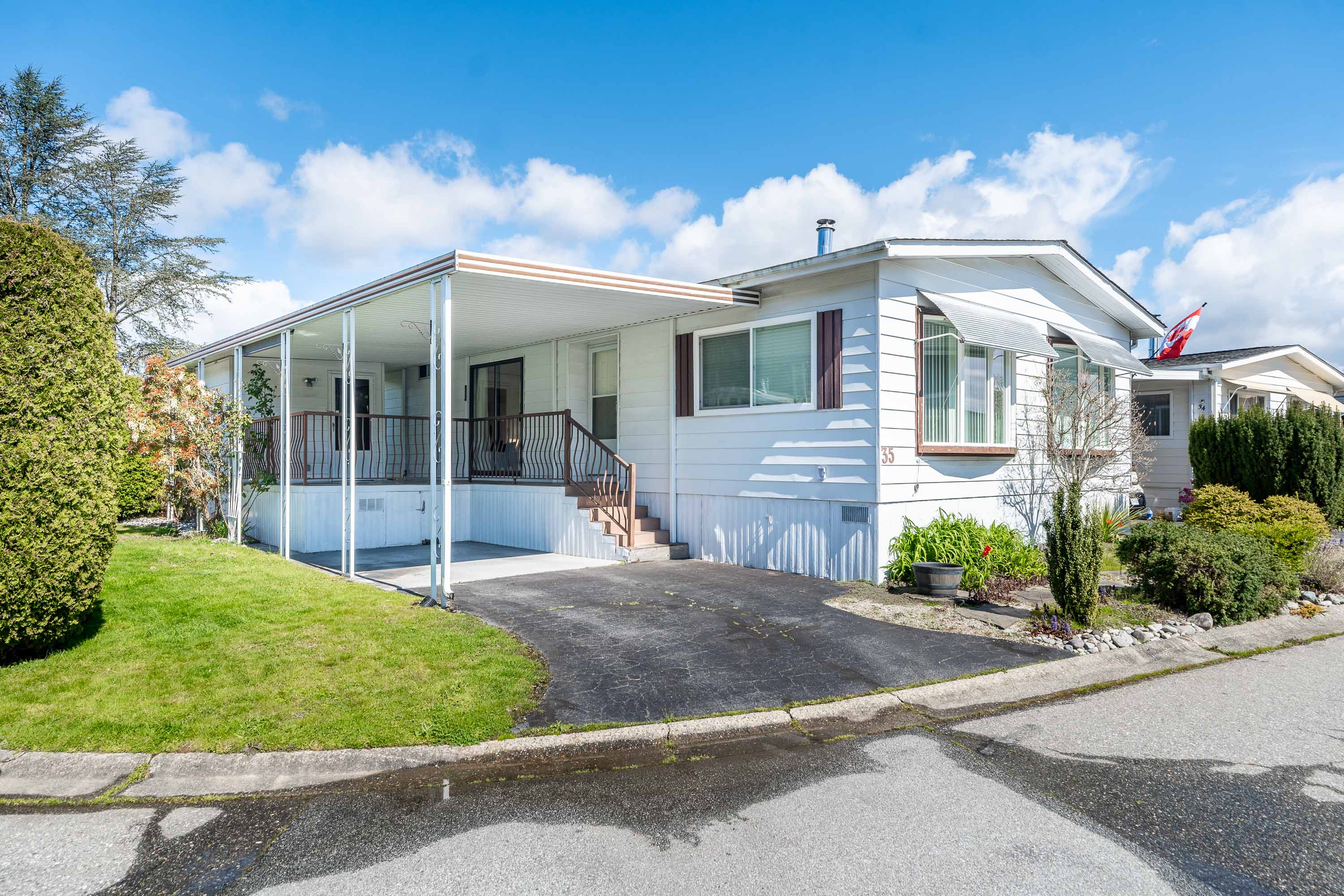 35 - 2120 King George Blvd, Surrey