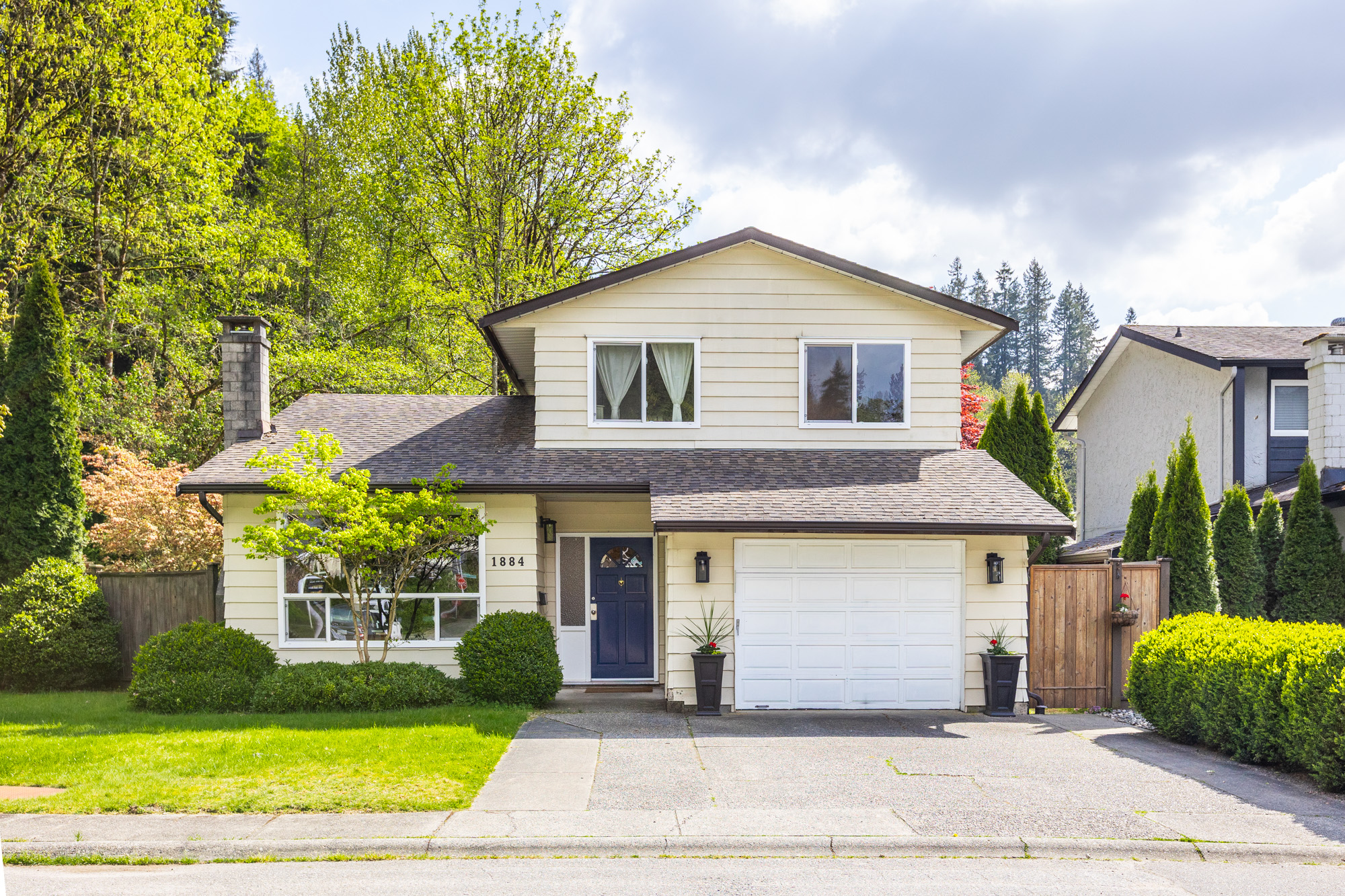 1884 Bluff Way, Coquitlam