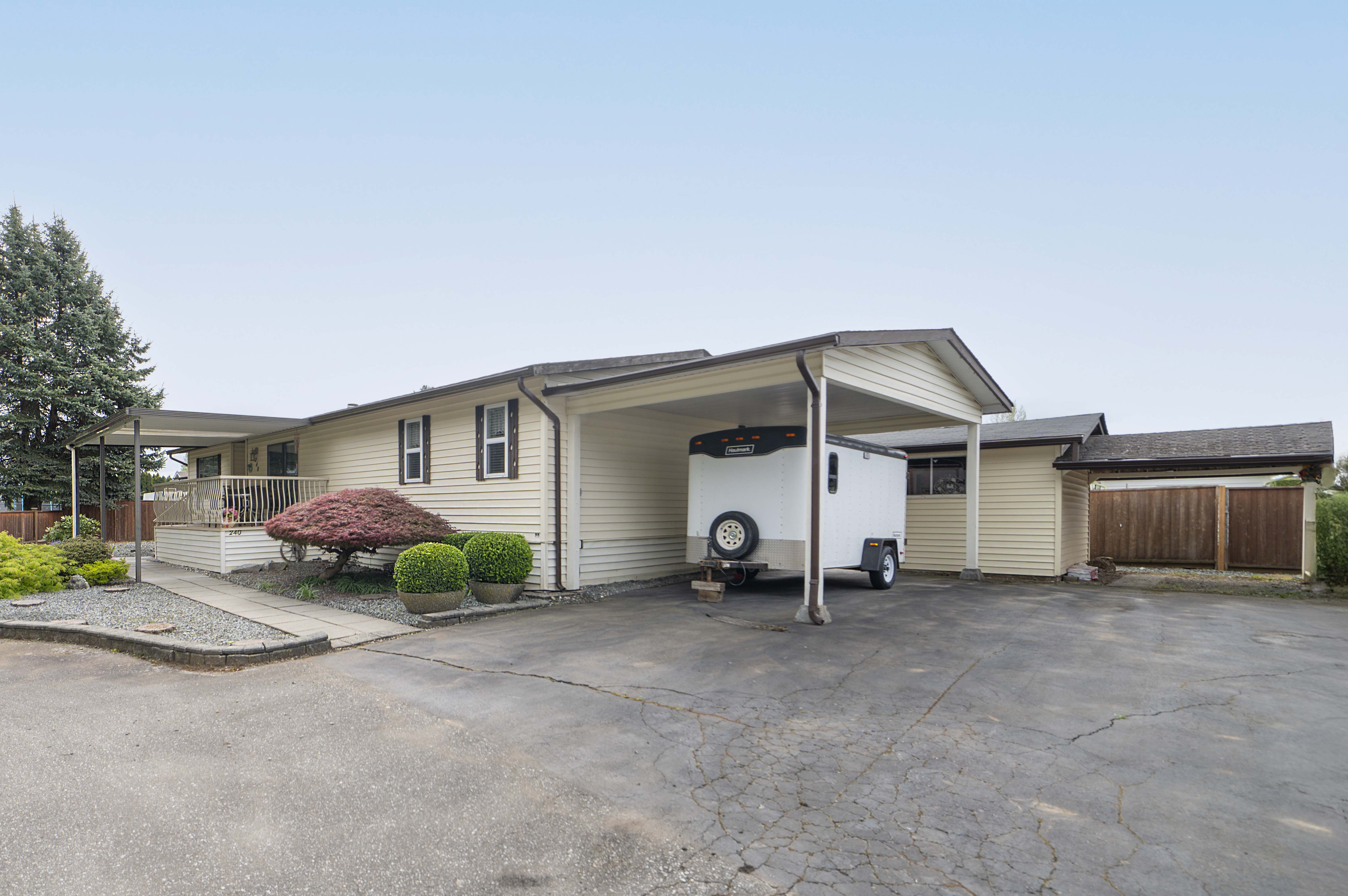 240 - 27111 0 Avenue, Langley