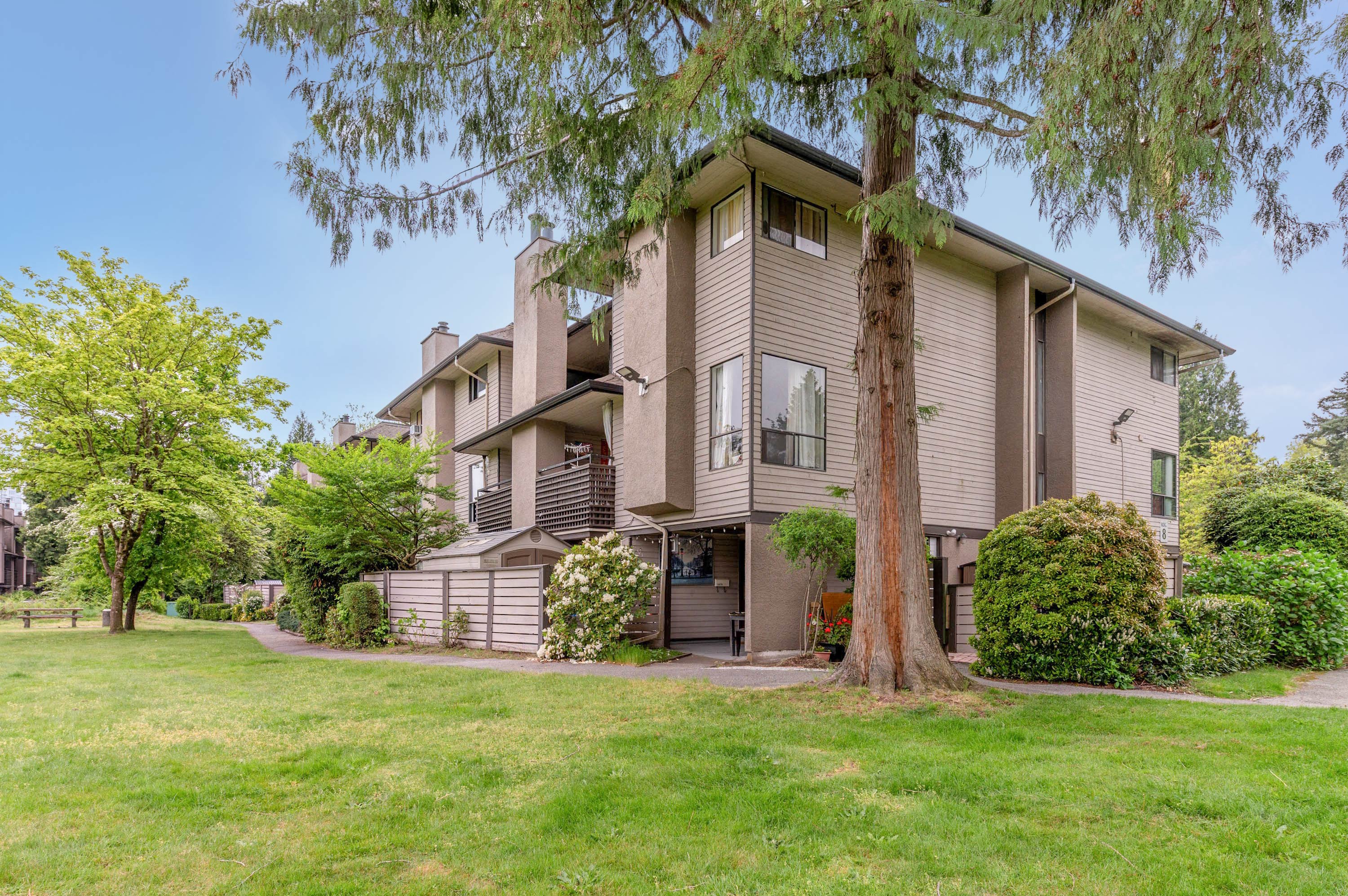 10582 Holly Park Lane, Surrey