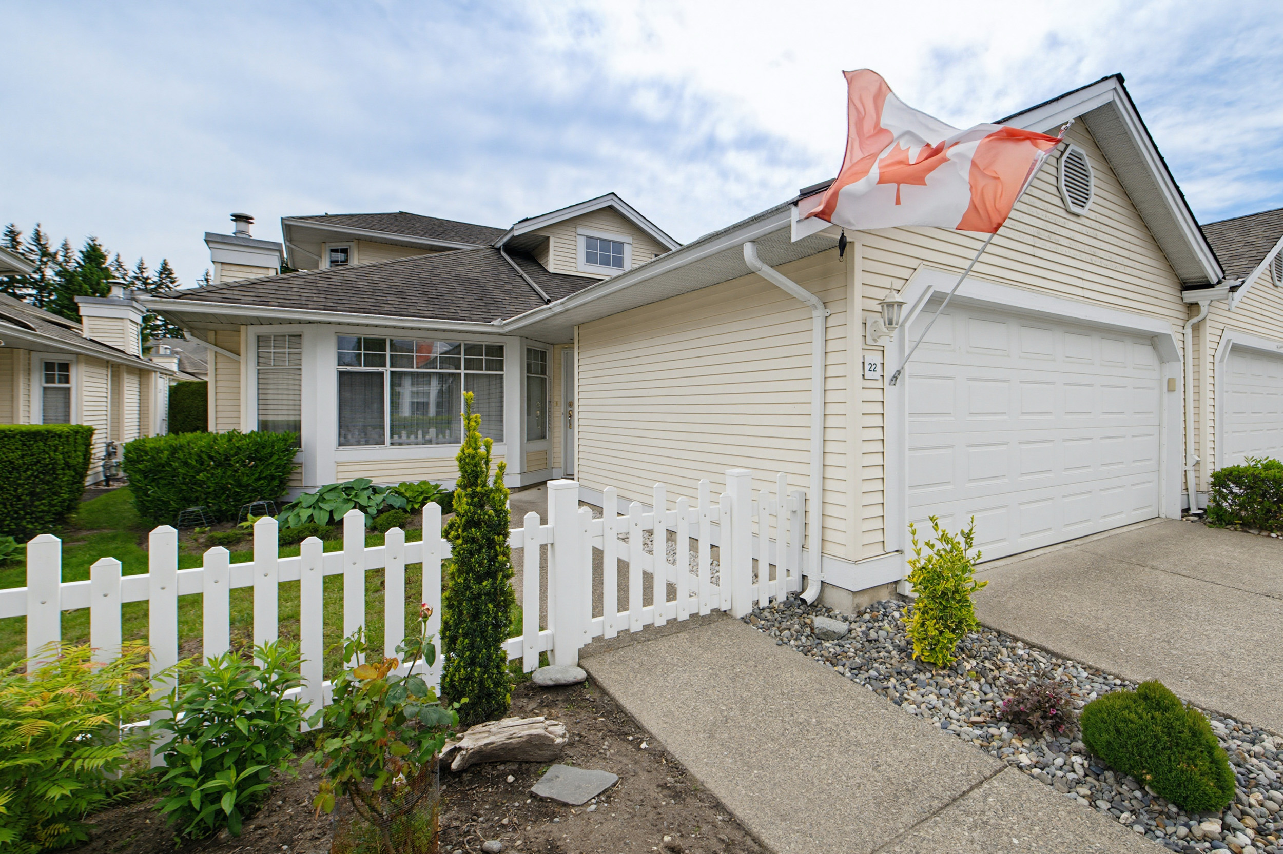 22 - 9208 208 Street, Langley