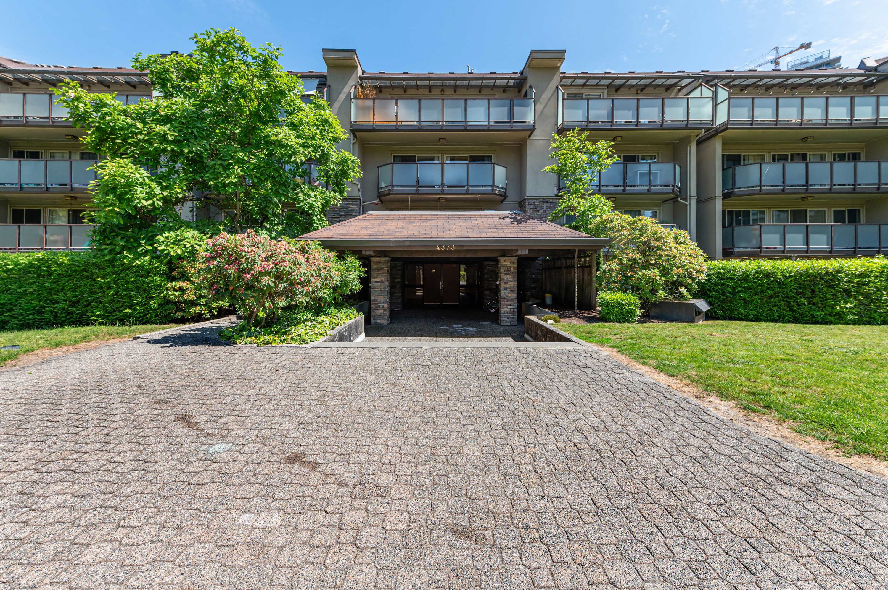 215 - 4373 Halifax Street, Burnaby