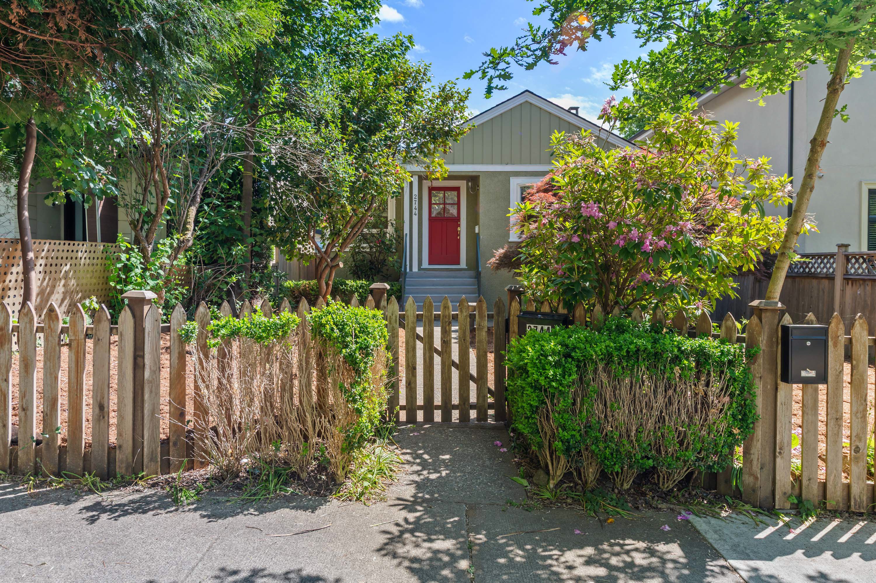 2744 W 10th Avenue, Vancouver