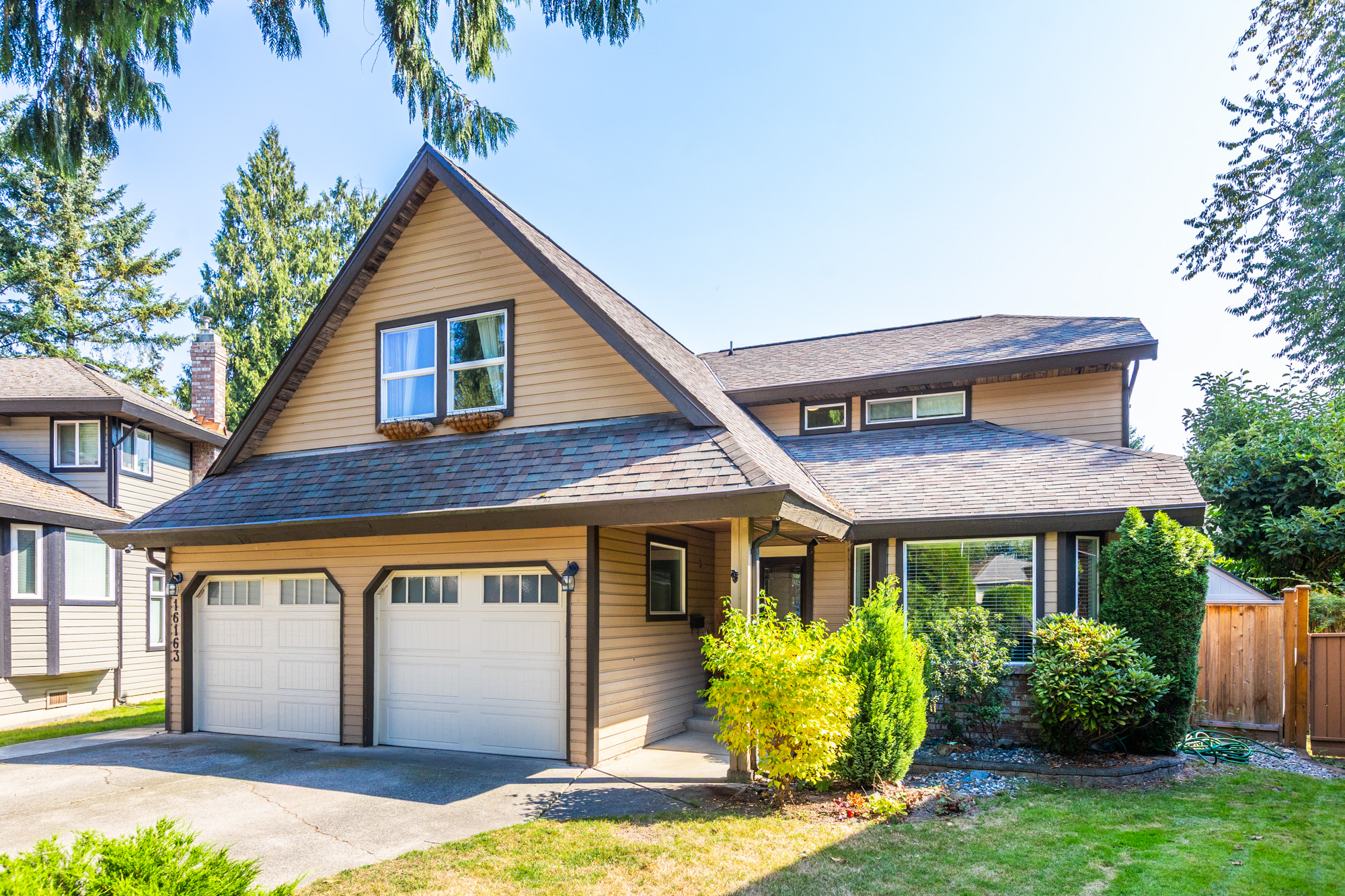 16163 Brookside Grove, Surrey