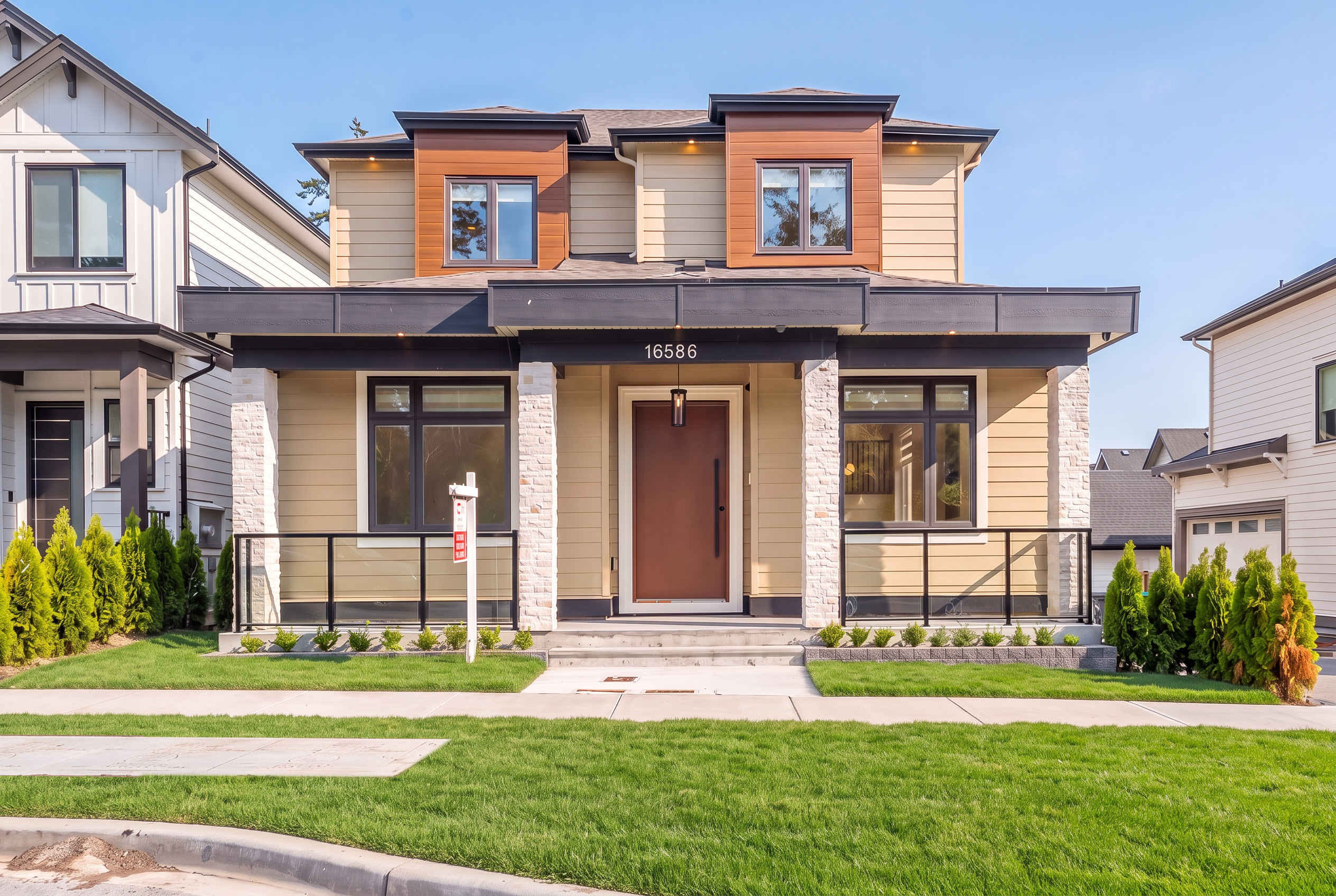 16586 22 Avenue, Surrey