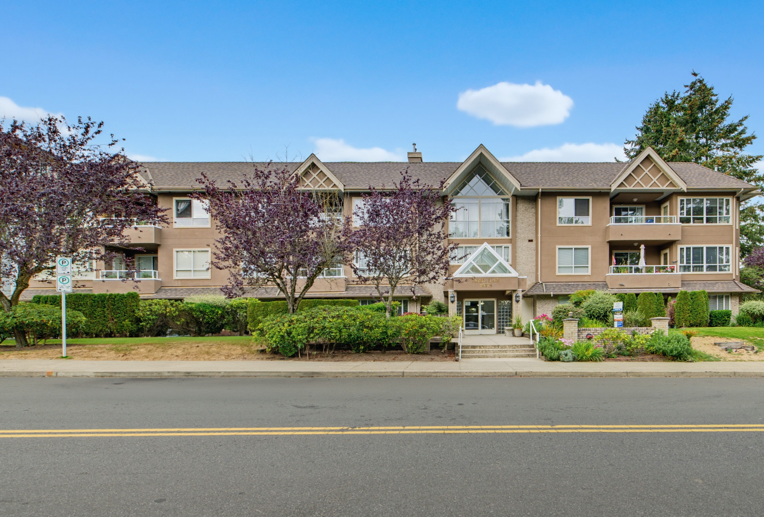 203 - 15375 17 Avenue, South Surrey